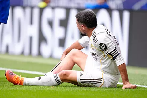 سيغيب لـ4 أسابيع.. ريال مدريد يعلن تفاصيل إصابة كارفاخال